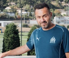 官宣！法甲名帅德泽尔比下课，曼联、曼城和热刺均成潜在下家