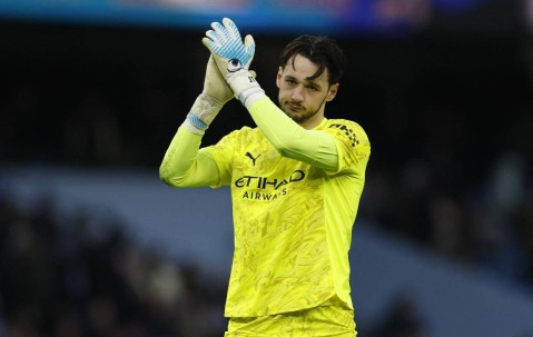 一夏之隔，就从主力降格到替补：特拉福德的曼城迷局与离队倒计时