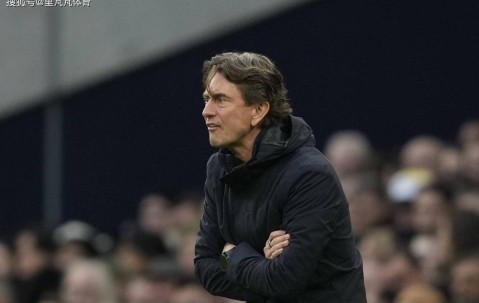 从欧联杯冠军到英超保级队，弗兰克“害惨了”托特纳姆人 | 足坛狠人