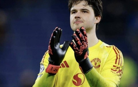 持续闪耀！2100万欧新门神撑起曼联半边天，铁拳砸碎球队门线危机