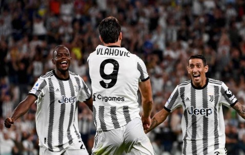 麦肯尼与尤文图斯续约四年合同，年薪420万欧元加奖金，最高可达500万欧元，预计近期官宣