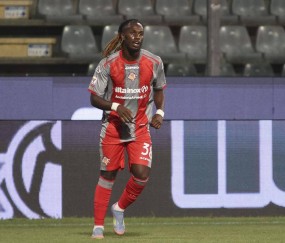 克雷莫内塞2-0战胜莱切，28岁国际米兰旧将爆发助球队迎来意甲两连胜